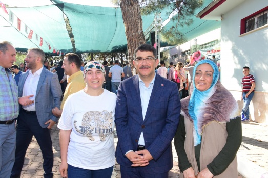 Şehzadeler Belediyesi, kiraz diyarı Sancaklıbozköy’de 27. Kiraz Festivali düzenledi