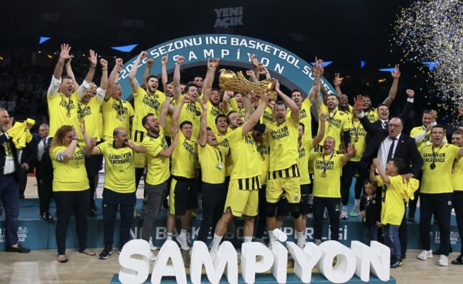 Fenerbahçe Beko, seride durumu 3-1'e getirdi ve 2021-2022 sezonunun şampiyonu oldu