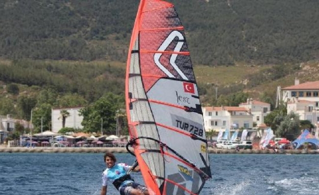 Türkiye Windsurf Slalom Ligi Foça'dan start aldı
