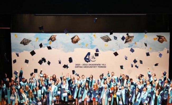 Dokuz Eylül Üniversitesi mezunlarını törenle uğurladı