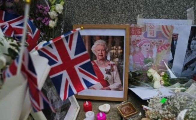 Kraliçe 2. Elizabeth'in cenazesi İskoçya yolunda