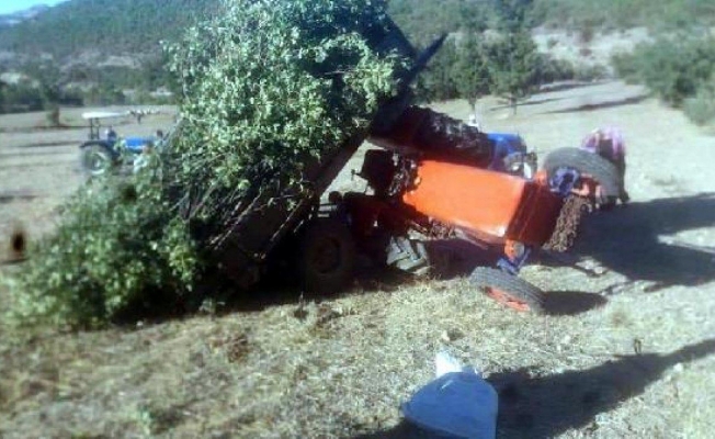 Manisa'da traktör devrildi: 1 ölü