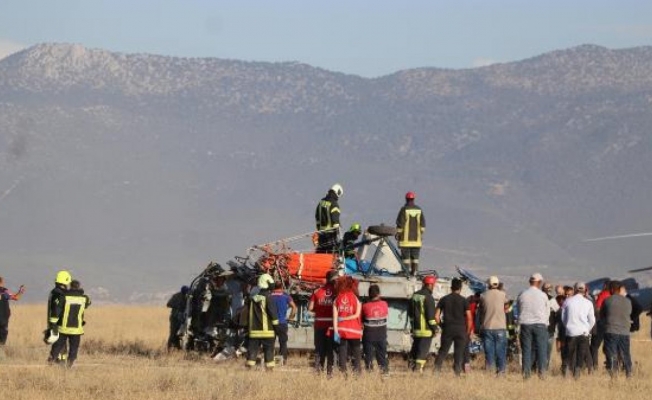Marmaris'teki yangına müdahaleye giden helikopter Denizli'de düştü
