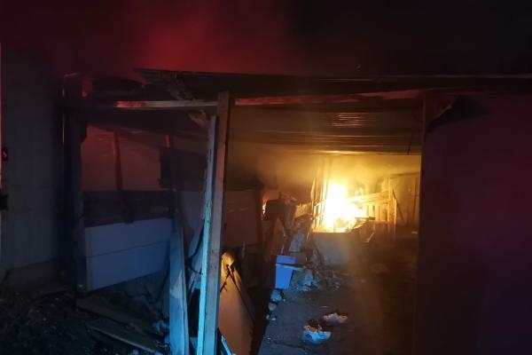 İzmir'de, ormanda baraka yangını