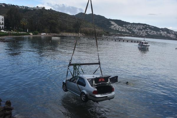 Bodrum'da otomobil denize uçtu: 1 ölü, 1 yaralı
