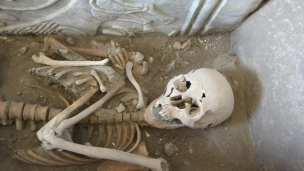 Kuşadası'nda 13.yy'dan kadın iskeleti bulundu