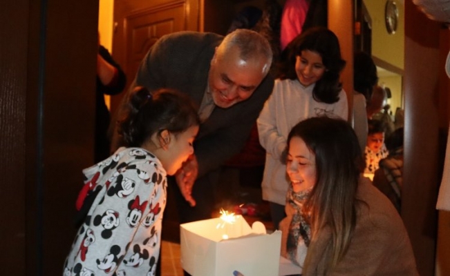 Kahramanmaraşlı depremzede minik Elif'e doğum günü sürprizi