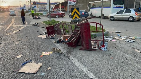 Manisa'da motosiklet ile elektrikli bisiklet çarpıştı: 2 ölü, 1 yaralı