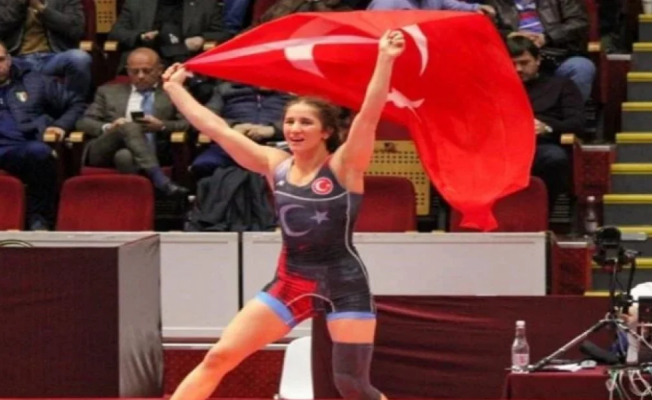 Zeynep Türkiye'ye altın madalya ile dönüyor