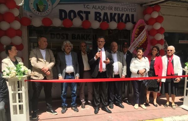 Alaşehir'de ihtiyaç sahipleri için 'Dost Bakkal' açıldı