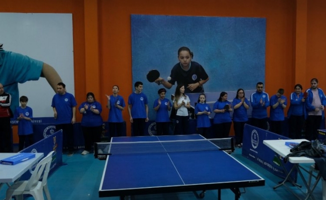 Kocaeli'den özel sporcuların masa tenisi turnuvası