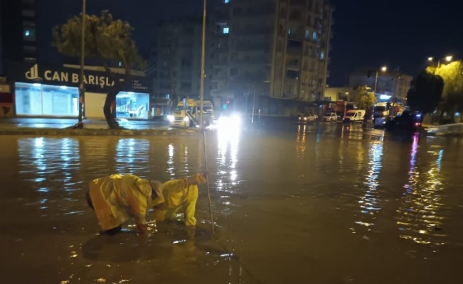 Kuvvetli yağış Mersin'i de vurdu
