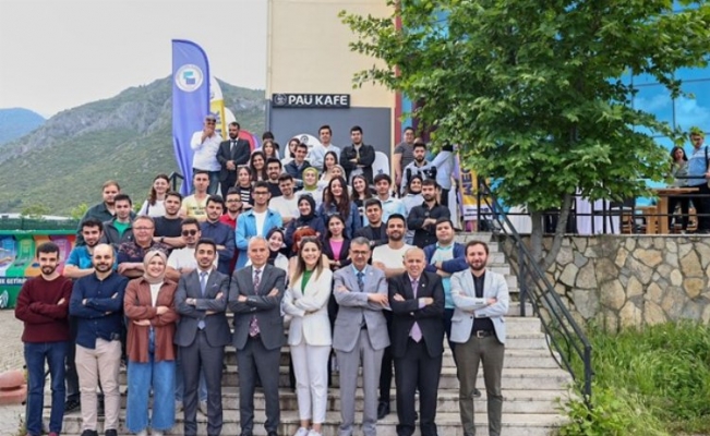 PAÜ'de Büyükşehir Belediyesi Gençlik Noktası açıldı