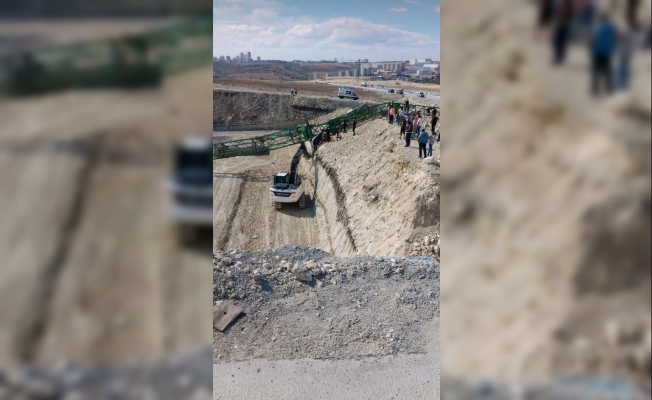 Arnavutköy'de inşaat alanında vinç devrildi: 1 ölü-1