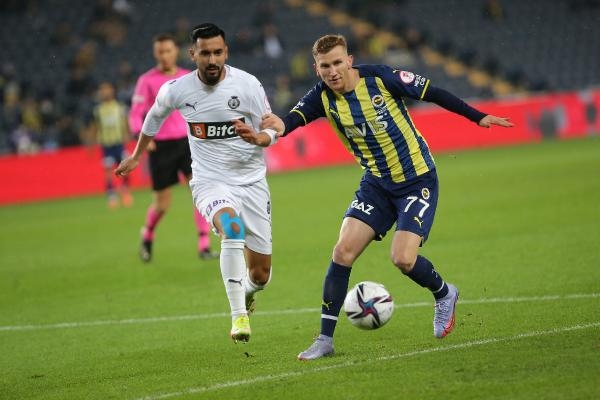 Fenerbahçe, Burak Kapacak'ı Sivasspor'a kiraladı