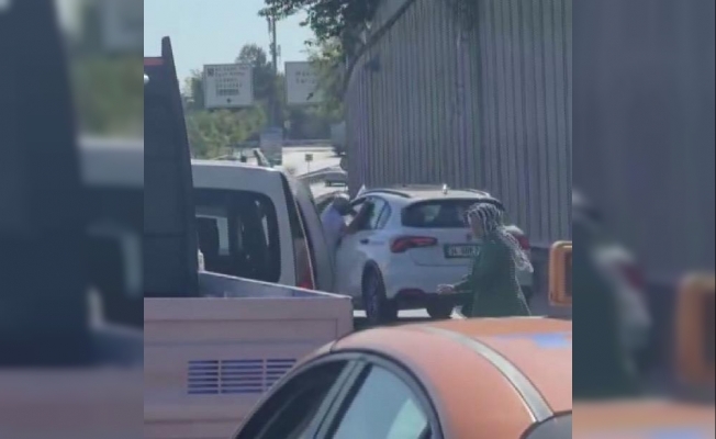 Kağıthane'de trafikte bıçaklı yol kavgası 