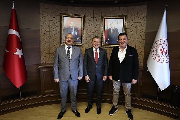 Manisa FK'dan Gençlik ve Spor Bakanı Bak'a ziyaret