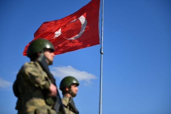 MSB: Sınırlarda 4'ü FETÖ, 1'i PKK mensubu 6 kişi yakalandı