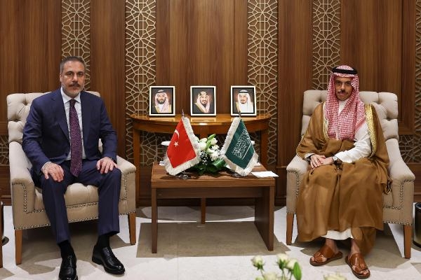 Bakan Fidan, Suudi Arabistanlı ve Kuveytli mevkidaşlarıyla görüştü