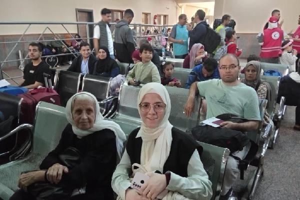 Dışişleri: Tahliye bekleyen 44 Türk ve KKTC vatandaşı Mısır'a ulaştı