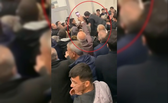 Diyarbakır Havalimanı'nda 'karşılama' arbedesi