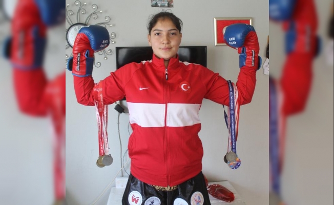 Medine, babasının ısrarıyla haltere başladı; Türkiye şampiyonu oldu