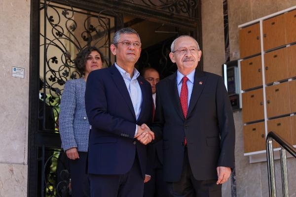 Özgür Özel Kemal Kılıçdaroğlu'nu evinde ziyaret etti