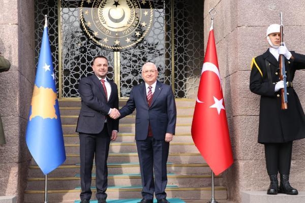 Bakan Güler, Kosovalı mevkidaşı ile bir araya geldi