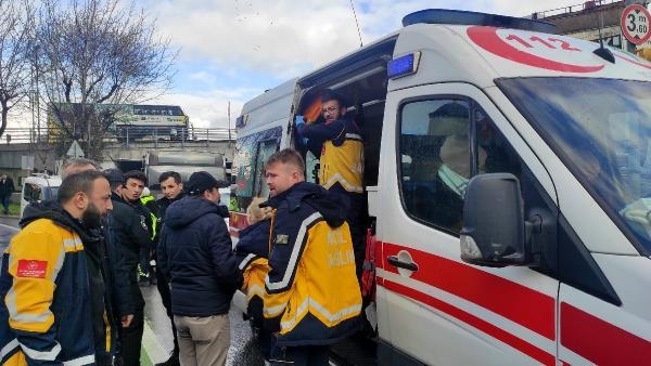 Beyoğlu'nda virajı alamayan İETT otobüsü alt geçit duvarına çarptı: 7 yaralı
