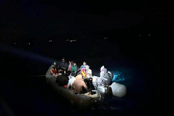 Çanakkale'de can pazarı: Yunanistan'ın geri ittiği 36 kaçak göçmen kurtarıldı