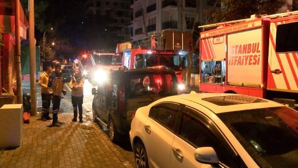 Kadıköy'de 10 katlı binada yangın çıktı; 4 kişi hastaneye kaldırıldı
