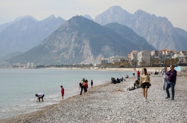 Ülkenin en sıcak yeri, sıcaklık ortalamasının üzerine çıkan Antalya oldu