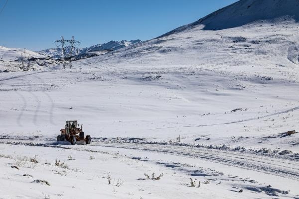 Kardan kapanan 429 yerleşim yeri yolunun 228'i ulaşıma açıldı