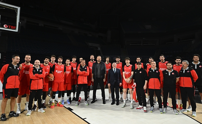 Bakan Bak’tan A Milli Erkek Basketbol Takımı’na destek ziyareti