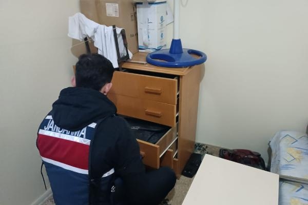 İzmir'de  örgütlenmeye devam eden FETÖ şüphelilerine operasyon
