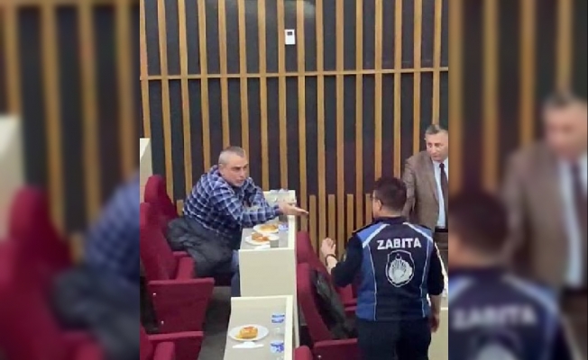 Tanju Özcan, tartıştığı meclis üyesini salondan çıkarmayan zabıta müdürünü görevden aldı