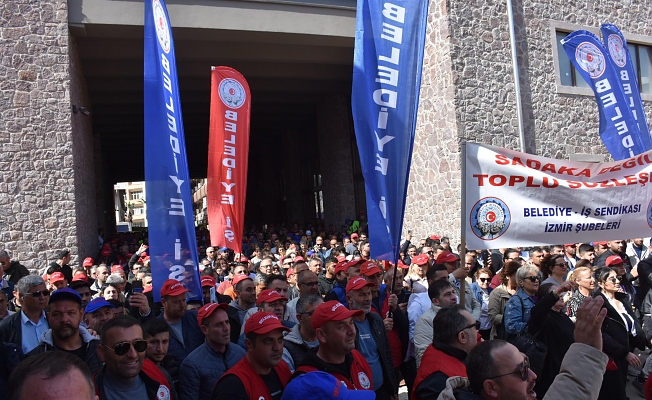 İzmir'de belediye işçilerinden toplu iş sözleşmesi eylemi