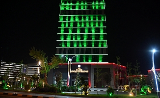 Büyükşehir binası, Çölyaklılar için Yeşil Renge Büründü