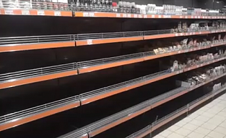 Ukrayna’nın Çernihiv kentinde market rafları boş kaldı