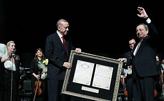 İtalya Başbakanı Külliye'de özel konseri izledi