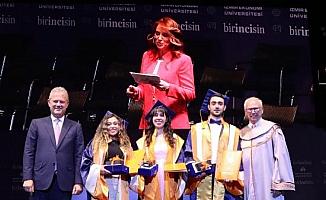 İzmir Ekonomi Üniversitesi’nde mezuniyet coşkusu