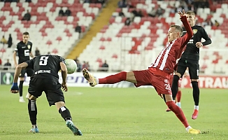 7 gollü maçta Sivasspor 90+4'te yıkıldı