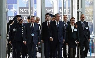 Bakan Akar NATO Karargahı'nda