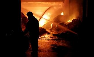 Uşak'ta tekstil firmasının deposunda yangın çıktı