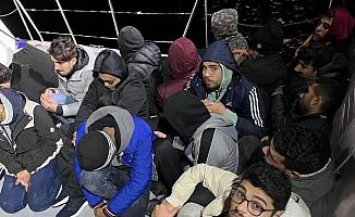 Yunan unsurlarının ittiği 13 kaçak göçmen kurtarıldı