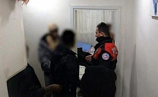 İzmir'de 'şok' evlerine baskında 91 kaçak göçmen yakalandı