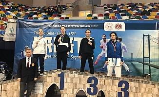 Manisalı Karateciler Kocaeli'de Şampiyonluğu Göğüsledi