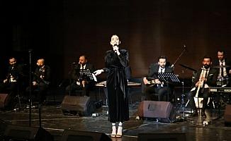 Elif Buse Doğan'la Bursa'da müzik dolu gece