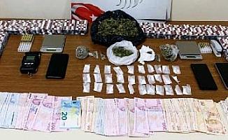 İzmir'de uyuşturucu operasyonu: 3 gözaltı