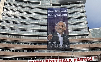 CHP Genel Merkezi'ne meşhur pankart: "Ben Kemal geliyorum"